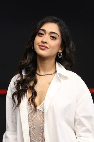Gayatri Bhardwaj Stunning Looks in Buddy Trailer Launch Event