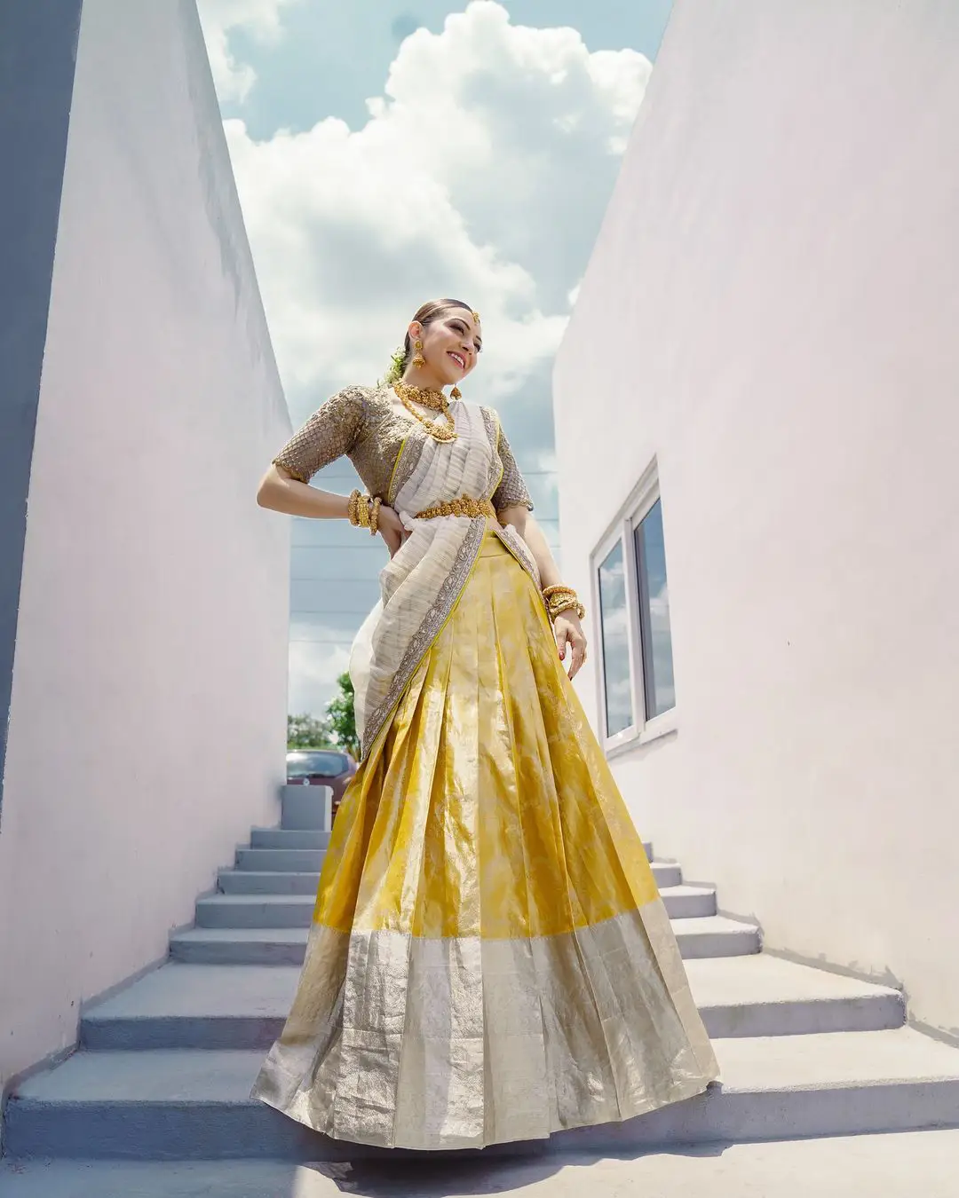 Hansika Motwani Cute Looks in Half Saree