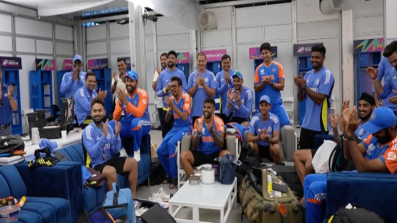 IND vs USA : ఓ ప్రత్యేక అతిథి చేతుల మీదుగా బెస్ట్ ఫీల్డర్ అవార్డు.. ఇచ్చింది ఎవరు..? అందుకుంది ఎవరంటే..? IND vs USA : ఓ ప్రత్యేక అతిథి చేతుల మీదుగా బెస్ట్ ఫీల్డర్ అవార్డు.. ఇచ్చింది ఎవరు..? అందుకుంది ఎవరంటే..?