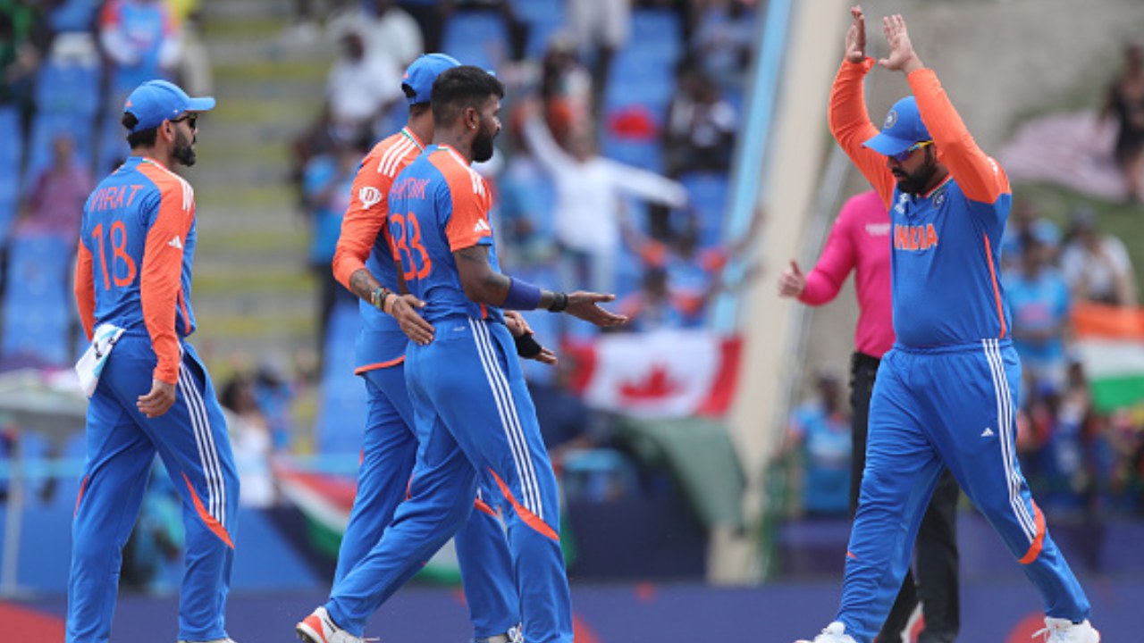 Ind Vs Ban : బంగ్లాదేశ్పై 50 పరుగుల తేడాతో భారత్ ఘన విజయం.. సెమీస్ బెర్త్ ఖాయం! Ind Vs Ban : బంగ్లాదేశ్పై 50 పరుగుల తేడాతో భారత్ ఘన విజయం.. సెమీస్ బెర్త్ ఖాయం!