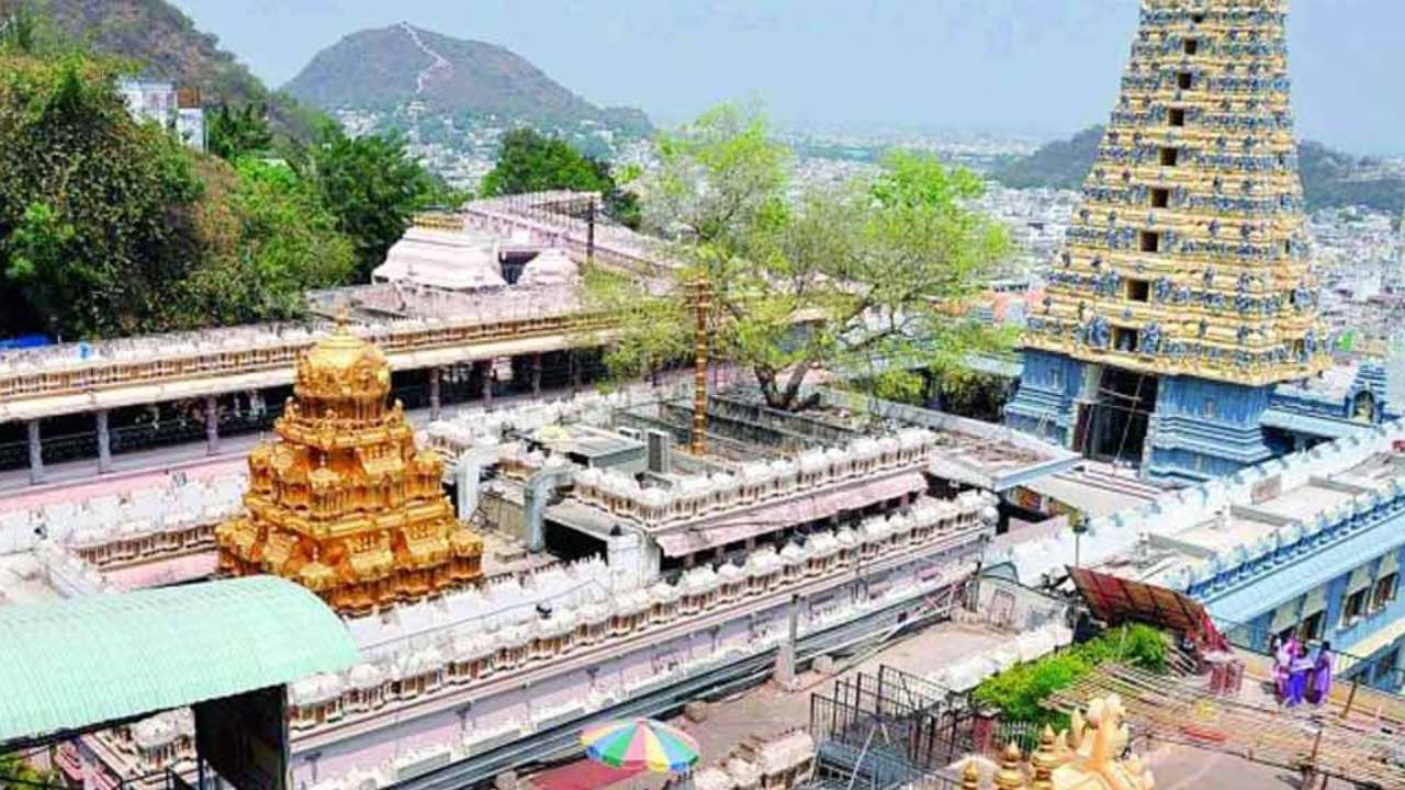 ఇంద్రకీలాద్రి పై తొలిసారి వారాహి ఉత్సవాలు.. ఎప్పటి నుంచి అంటే..? ఇంద్రకీలాద్రి పై తొలిసారి వారాహి ఉత్సవాలు.. ఎప్పటి నుంచి అంటే..?