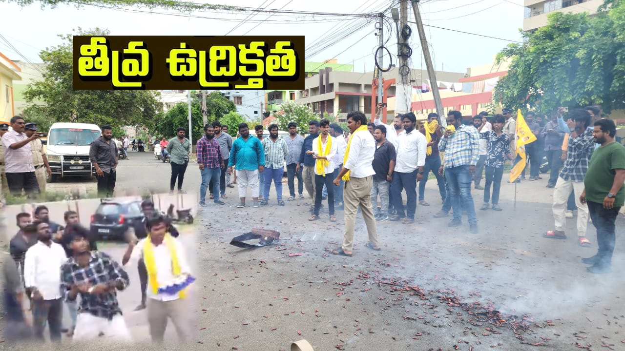 కొడాలి నాని ఇంటిపై రాళ్లు, గుడ్లు విసిరిన టీడీపీ కార్యకర్తలు.. ఉద్రిక్తత కొడాలి నాని ఇంటిపై రాళ్లు, గుడ్లు విసిరిన టీడీపీ కార్యకర్తలు.. ఉద్రిక్తత