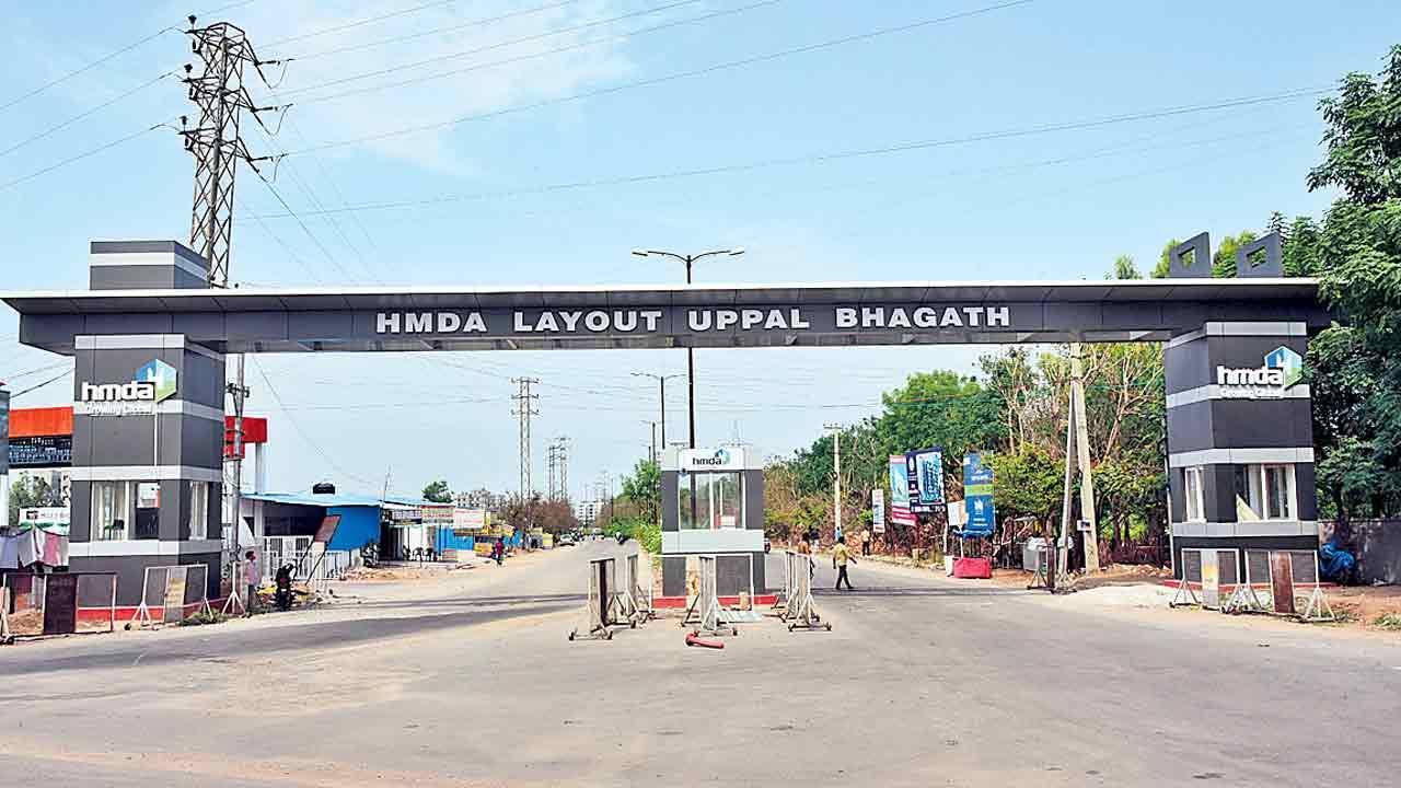 ఉప్పల్ భగాయత్లో రెచ్చిపోతున్న పోకిరీలు.. ఏం జరిగిందో తెలుసా? ఉప్పల్ భగాయత్లో రెచ్చిపోతున్న పోకిరీలు.. ఏం జరిగిందో తెలుసా?
