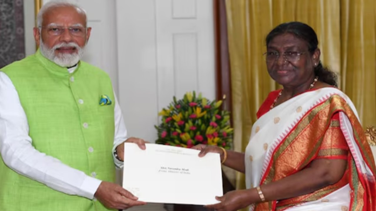 PM Narendra Modi : ప్రధాని పదవికి మోదీ రాజీనామా.. ఆమోదించిన రాష్ట్రపతి.. అప్పటివరకూ ఆపద్ధర్మ ప్రధానిగానే! PM Narendra Modi : ప్రధాని పదవికి మోదీ రాజీనామా.. ఆమోదించిన రాష్ట్రపతి.. అప్పటివరకూ ఆపద్ధర్మ ప్రధానిగానే!