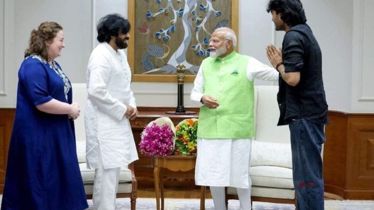 Pawan Kalyan : కొడుకు అకిరాను మోదీకి పరిచయం చేసిన పవన్ కల్యాణ్ Pawan Kalyan : కొడుకు అకిరాను మోదీకి పరిచయం చేసిన పవన్ కల్యాణ్