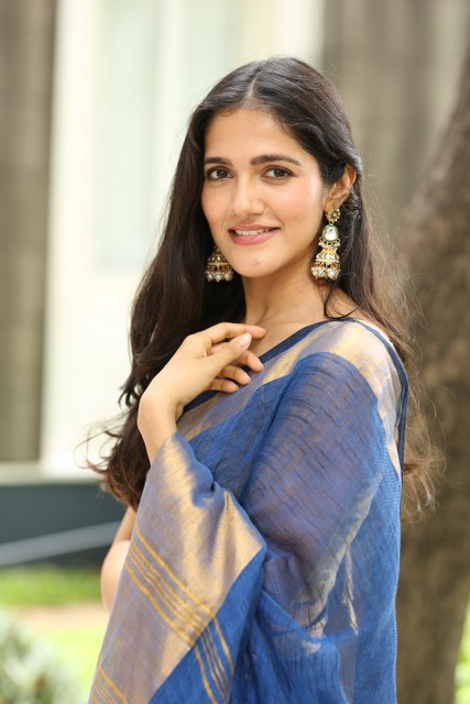 Simran Choudhary Cute Saree Looks