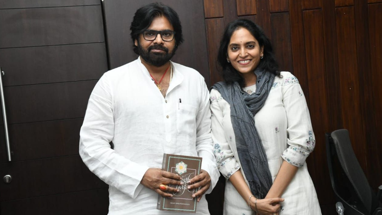 Pawan Kalyan : ఫస్టు సినిమా హీరోయిన్ను కలిసిన డిప్యూటీ సీఎం.. Pawan Kalyan : ఫస్టు సినిమా హీరోయిన్ను కలిసిన డిప్యూటీ సీఎం..