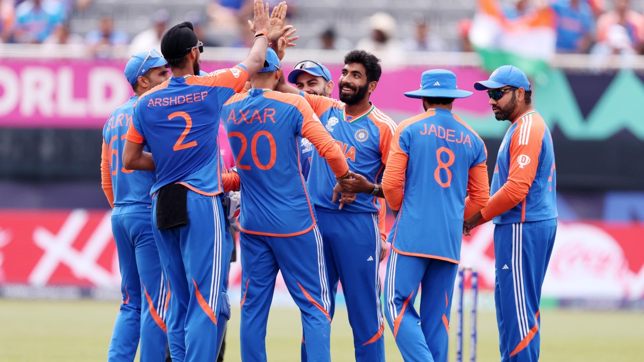 IND vs IRE : టీ20 వరల్డ్ కప్.. భారత్ బోణీ.. ఐర్లాండ్పై 8 వికెట్ల తేడాతో ఘన విజయం IND vs IRE : టీ20 వరల్డ్ కప్.. భారత్ బోణీ.. ఐర్లాండ్పై 8 వికెట్ల తేడాతో ఘన విజయం