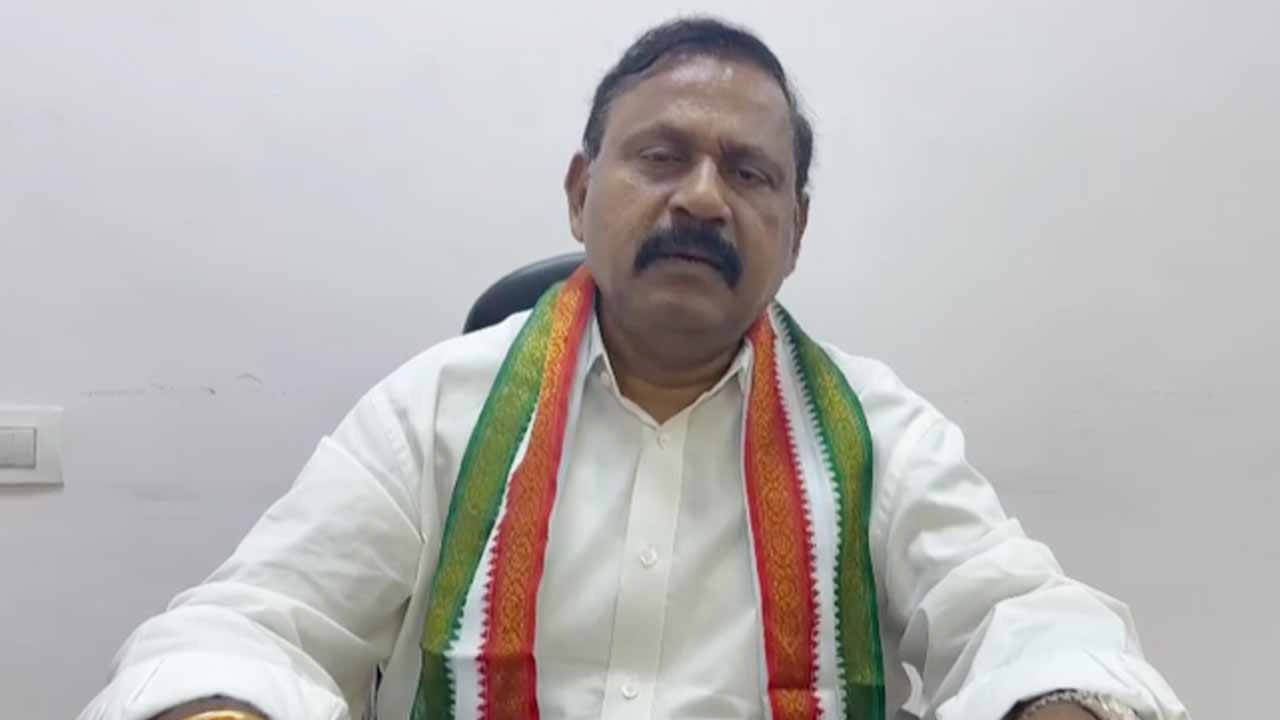 కేసీఆర్ వైఖరితో పోచారం కన్నీళ్లు పెట్టుకున్నారు: పరిగి ఎమ్మెల్యే రామ్మోహన్ రెడ్డి కేసీఆర్ వైఖరితో పోచారం కన్నీళ్లు పెట్టుకున్నారు: పరిగి ఎమ్మెల్యే రామ్మోహన్ రెడ్డి