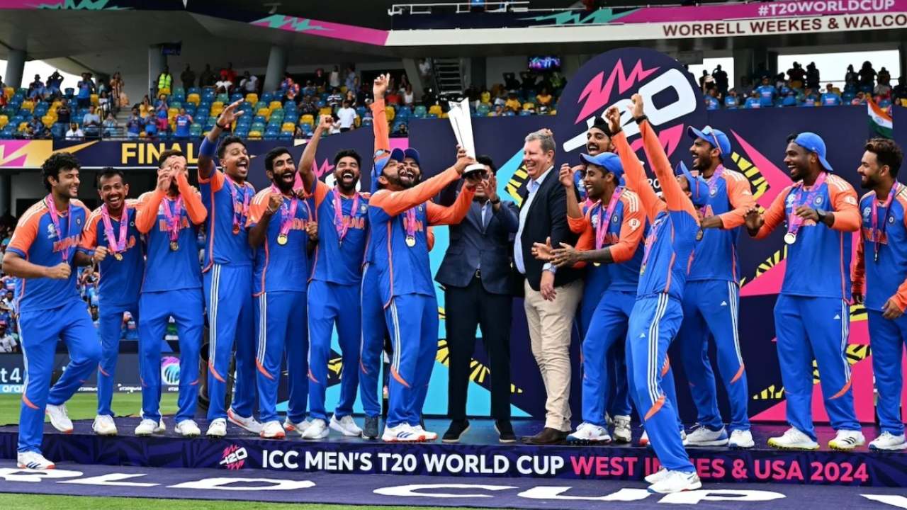 టీమిండియా విజయం తరువాత సచిన్, ధోనీల ఫస్ట్ రియాక్షన్ ఏంటో తెలుసా.. సోషల్ మీడియాలో వైరల్ .. టీమిండియా విజయం తరువాత సచిన్, ధోనీల ఫస్ట్ రియాక్షన్ ఏంటో తెలుసా.. సోషల్ మీడియాలో వైరల్ ..