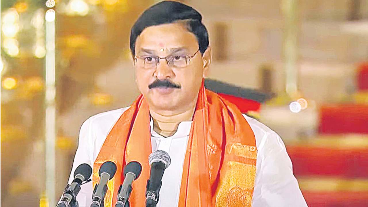 వైజాగ్ స్టీల్ ప్లాంట్ విషయంపై కీలక వ్యాఖ్యలు చేసిన కేంద్ర మంత్రి భూపతిరాజు శ్రీనివాసవర్మ వైజాగ్ స్టీల్ ప్లాంట్ విషయంపై కీలక వ్యాఖ్యలు చేసిన కేంద్ర మంత్రి భూపతిరాజు శ్రీనివాసవర్మ