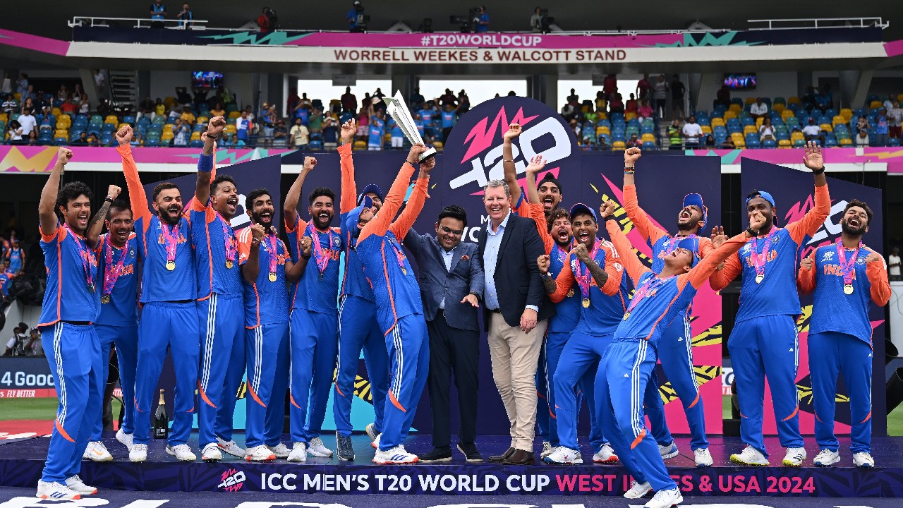 T20 WC 2024 Final : టీ20 ఛాంపియన్గా భారత్.. రోహిత్ సేనకు దక్కిన ప్రైజ్మనీ ఎంతంటే? T20 WC 2024 Final : టీ20 ఛాంపియన్గా భారత్.. రోహిత్ సేనకు దక్కిన ప్రైజ్మనీ ఎంతంటే?