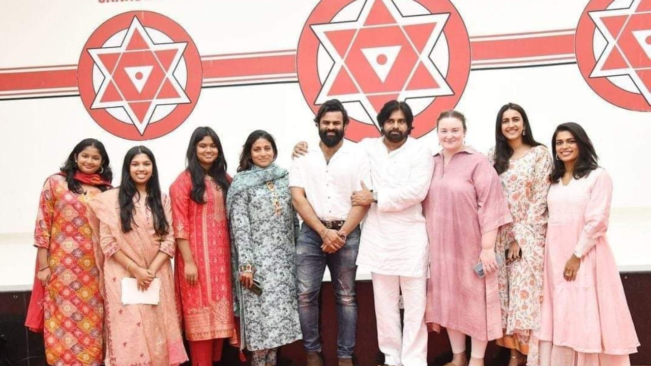 Mega Cousins : మెగా కజిన్స్తో పవర్ మూమెంట్.. పవన్కు శుభాకాంక్షలు తెలుపుతూ పోస్టులు చేసిన మెగా కజిన్స్.. Mega Cousins : మెగా కజిన్స్తో పవర్ మూమెంట్.. పవన్కు శుభాకాంక్షలు తెలుపుతూ పోస్టులు చేసిన మెగా కజిన్స్..