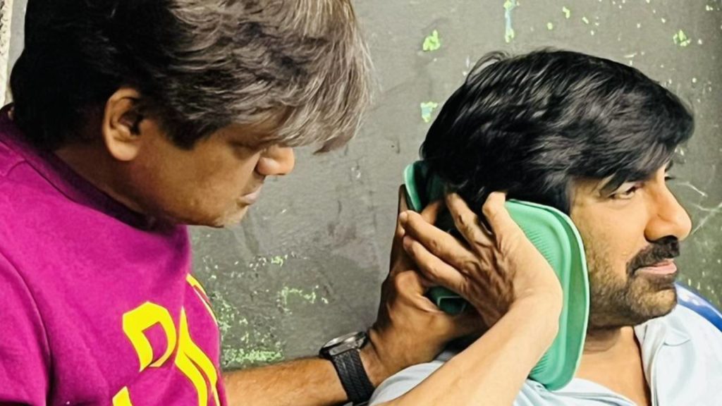 Harish Shankar Shares Raviteja Photo from Shooting He Suffer with Severe neck pain