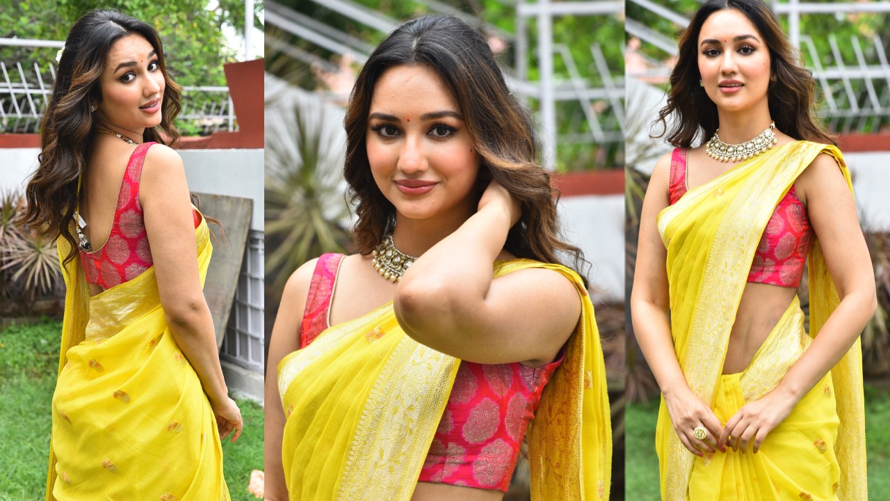 Akanksha Sharma : ‘లైలా’ సినిమా ఓపెనింగ్‌లో చీరకట్టులో ఆకాంక్ష శర్మ అందాలు..