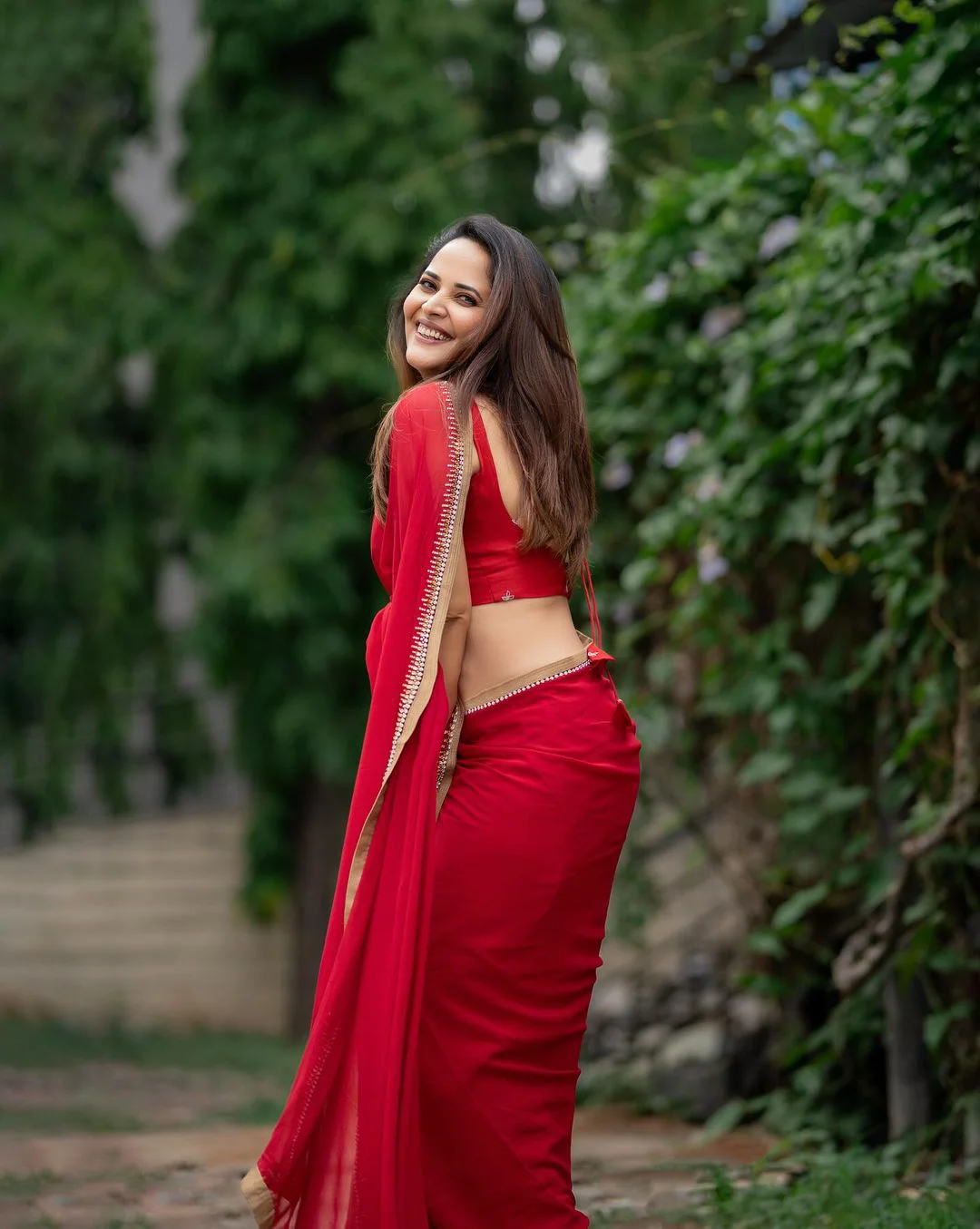 Anasuya Bharadwaj Awesome Looks in Red Saree
