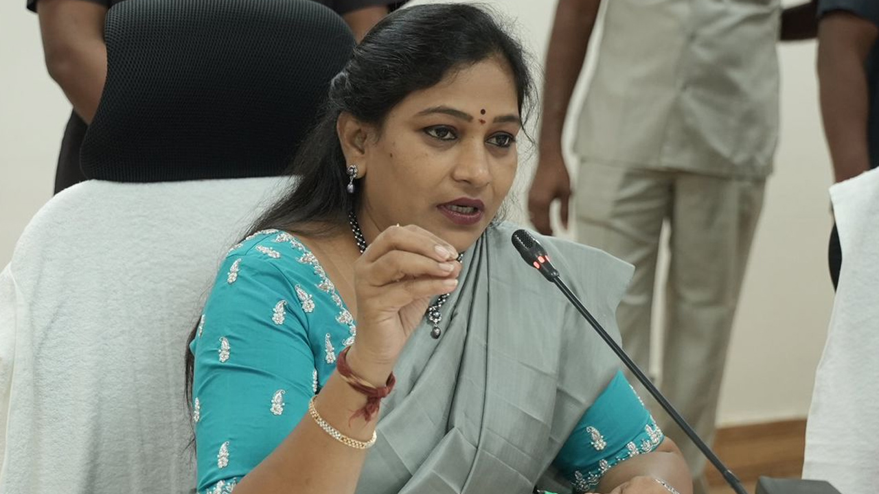 డిప్యూటీ సీఎం పవన్ దర్శనం చేసుకుని వెళ్లారు.. అంతేతప్ప భక్తులకు ఎక్కడా ఆటంకం కలిగించలేదు: అనిత డిప్యూటీ సీఎం పవన్ దర్శనం చేసుకుని వెళ్లారు.. అంతేతప్ప భక్తులకు ఎక్కడా ఆటంకం కలిగించలేదు: అనిత