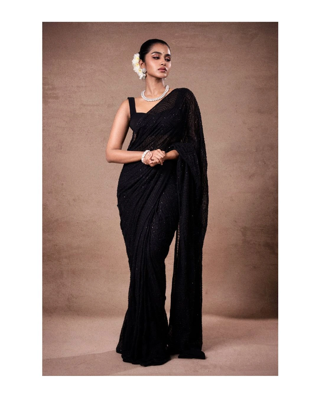 Anupama Parameswaran Adorable Looks in Black Saree