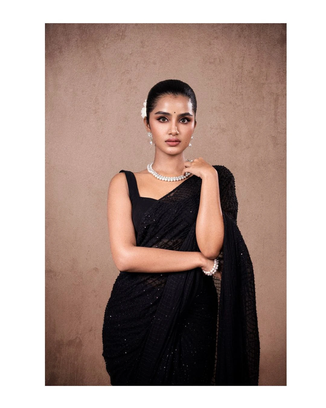 Anupama Parameswaran Adorable Looks in Black Saree