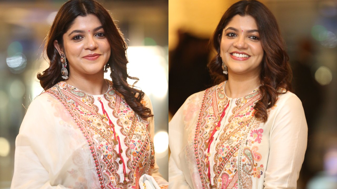 Aparna Balamurali : అపర్ణ బాలమురళీ.. రాయన్ ప్రీ రిలీజ్ ఈవెంట్లో ఎంత క్యూట్‌గా ఉందో..