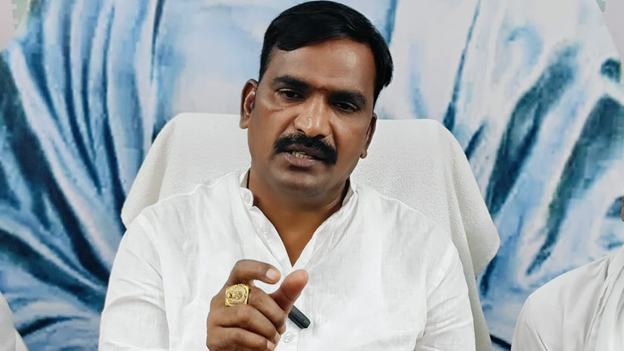 మంత్రి పదవి ఆశిస్తున్నా.. సీఎం రేవంత్ రెడ్డికి విషయం చెప్పా: బీర్ల ఐలయ్య మంత్రి పదవి ఆశిస్తున్నా.. సీఎం రేవంత్ రెడ్డికి విషయం చెప్పా: బీర్ల ఐలయ్య