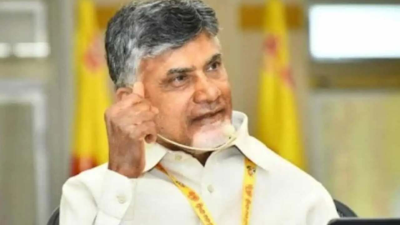 గ్రామ, వార్డు సచివాలయాల ఉద్యోగులకు మరో కీలక బాధ్యత.. ఈసారి ఇంటింటి సర్వే! గ్రామ, వార్డు సచివాలయాల ఉద్యోగులకు మరో కీలక బాధ్యత.. ఈసారి ఇంటింటి సర్వే!