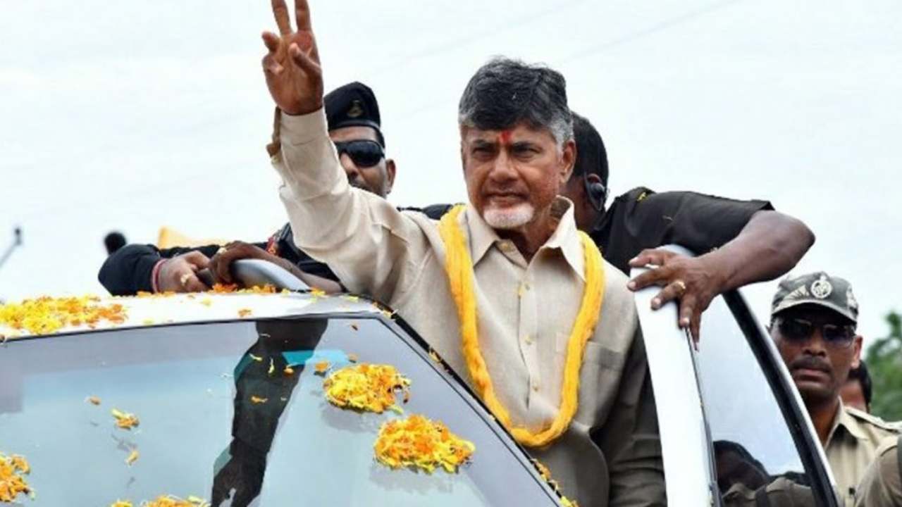 సీఎం అయ్యాక తొలిసారి హైదరాబాద్కు చంద్రబాబు.. టీటీడీపీ నేతలకు కీలక సూచన.. అదేమిటంటే? సీఎం అయ్యాక తొలిసారి హైదరాబాద్కు చంద్రబాబు.. టీటీడీపీ నేతలకు కీలక సూచన.. అదేమిటంటే?