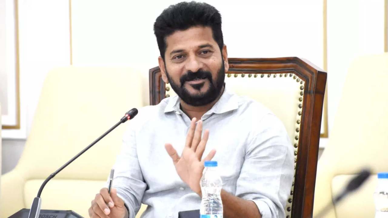 సబితా ఇంద్రారెడ్డి వ్యాఖ్యలకు సీఎం రేవంత్ రెడ్డి కౌంటర్ సబితా ఇంద్రారెడ్డి వ్యాఖ్యలకు సీఎం రేవంత్ రెడ్డి కౌంటర్