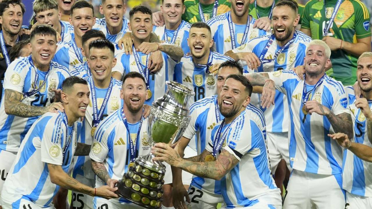 Copa America 2024 : కోపా అమెరికా 2024 విజేతగా అర్జెంటీనా.. ఫైనల్లో కొలంబియా పై విజయం.. ఆనందంలో మెస్సీ Copa America 2024 : కోపా అమెరికా 2024 విజేతగా అర్జెంటీనా.. ఫైనల్లో కొలంబియా పై విజయం.. ఆనందంలో మెస్సీ