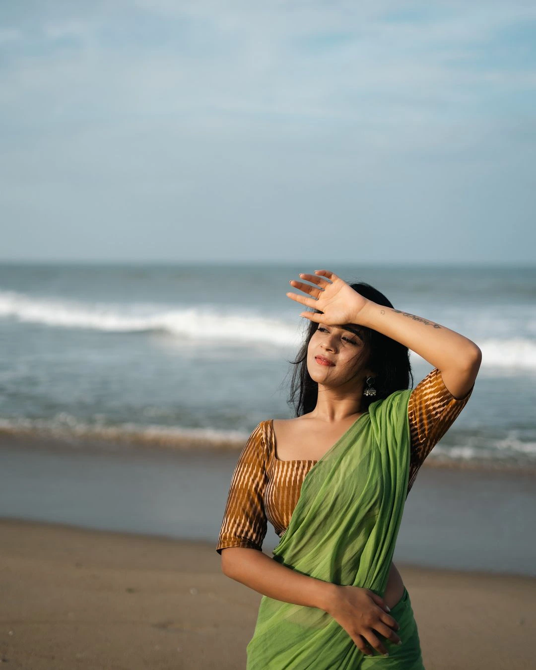 Deepthi Sunaina Enjoying at Chennai Beach
