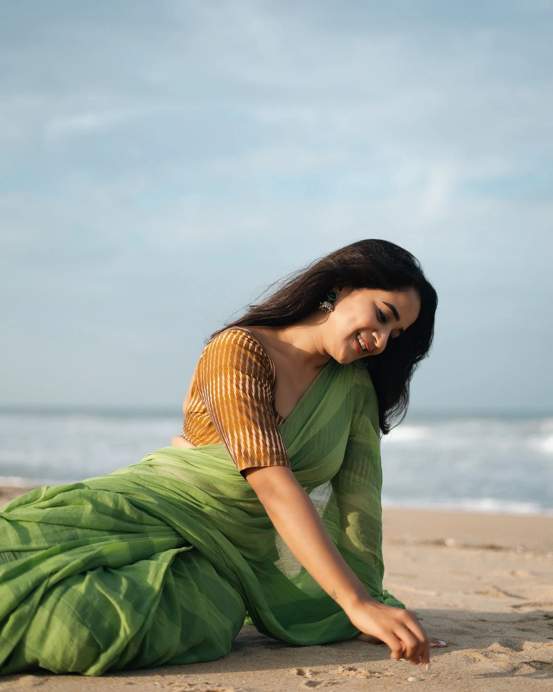 Deepthi Sunaina Enjoying at Chennai Beach