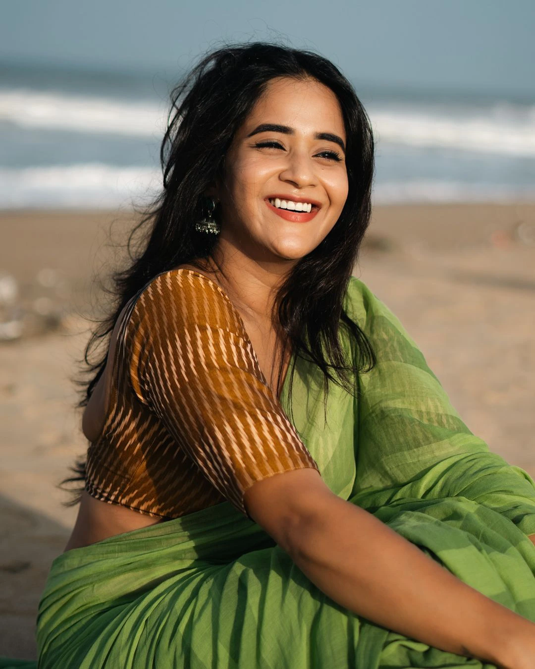 Deepthi Sunaina Enjoying at Chennai Beach