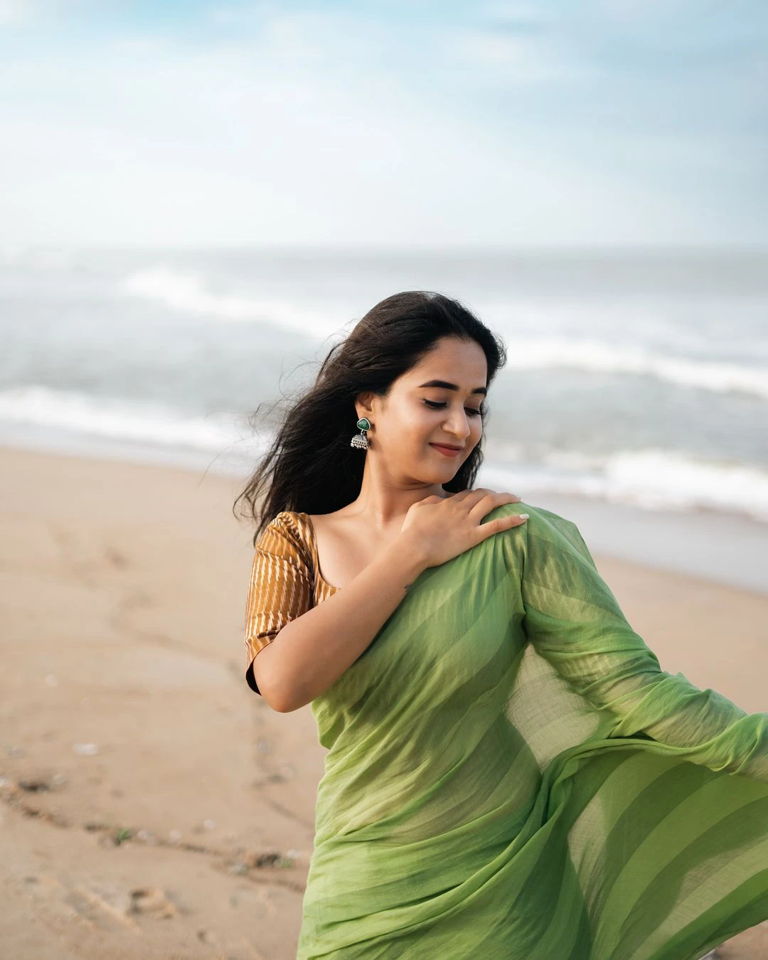 Deepthi Sunaina Enjoying at Chennai Beach
