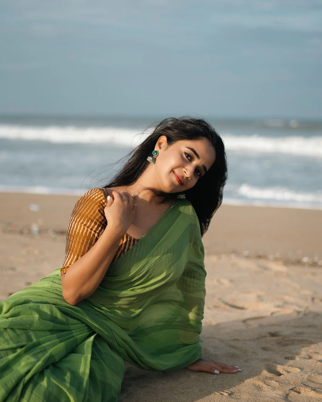 Deepthi Sunaina Enjoying at Chennai Beach