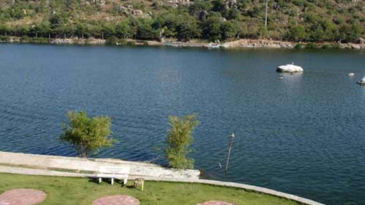 Durgam cheruvu: దుర్గం చెరువులోకి దూకి సాఫ్ట్వేర్ ఉద్యోగి ఆత్మహత్య.. పోలీసుల విచారణలో వెలుగులోకి కీలక విషయాలు Durgam cheruvu: దుర్గం చెరువులోకి దూకి సాఫ్ట్వేర్ ఉద్యోగి ఆత్మహత్య.. పోలీసుల విచారణలో వెలుగులోకి కీలక విషయాలు