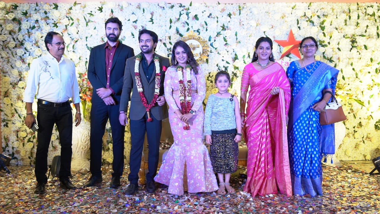 Intinti Ramayanam Serial actors : ఘనంగా ఇంటింటి రామాయణం యాక్టర్స్ శ్రీకర్, పల్లవి ప్రీ వెడ్డింగ్ రిసెప్షన్.. Intinti Ramayanam Serial actors : ఘనంగా ఇంటింటి రామాయణం యాక్టర్స్ శ్రీకర్, పల్లవి ప్రీ వెడ్డింగ్ రిసెప్షన్..