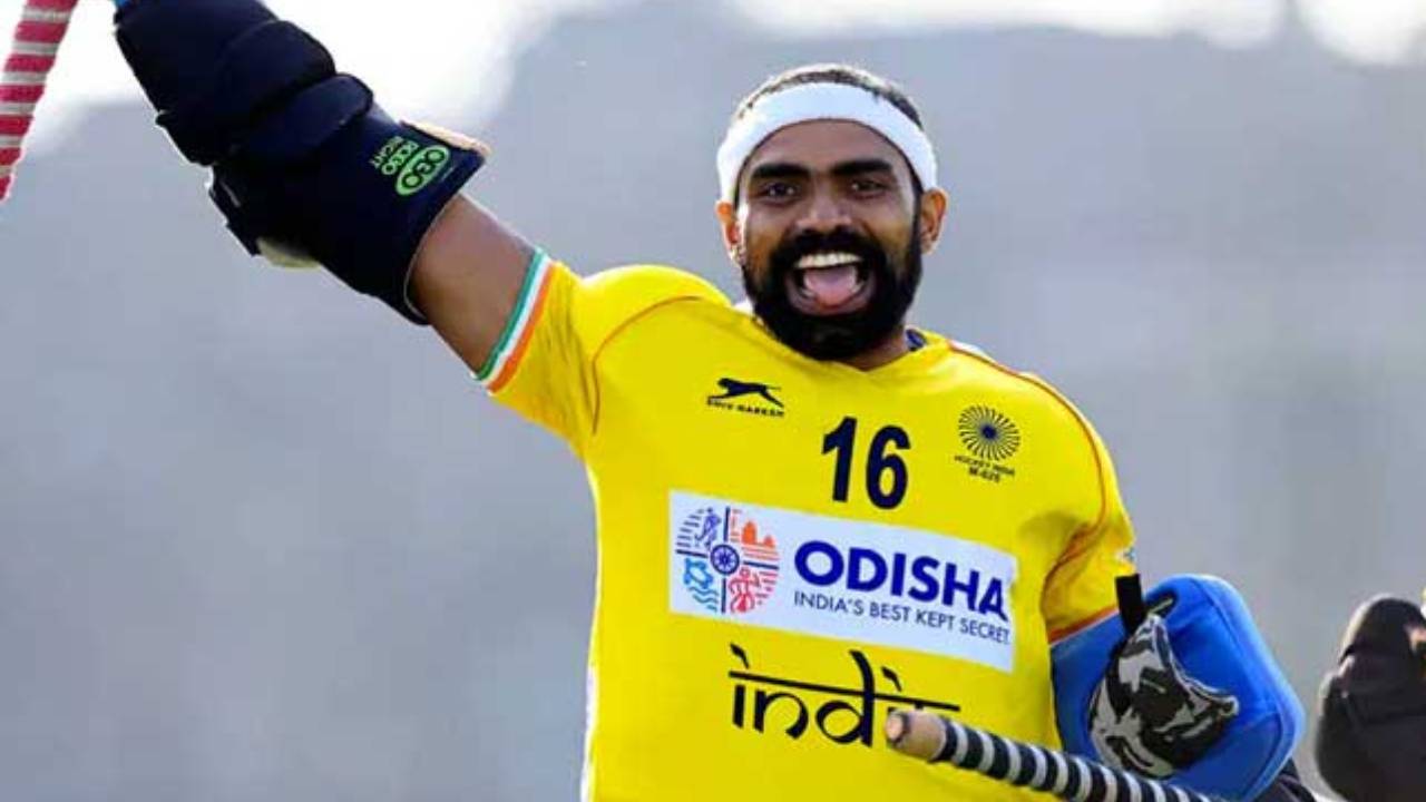 PR Sreejesh : 14 ఏళ్ల కెరీర్.. పారిస్ ఒలింపిక్స్తో ముగింపు.. టీమ్ఇండియా హాకీ స్టార్ పీఆర్ శ్రీజేశ్ సంచలన ప్రకటన.. PR Sreejesh : 14 ఏళ్ల కెరీర్.. పారిస్ ఒలింపిక్స్తో ముగింపు.. టీమ్ఇండియా హాకీ స్టార్ పీఆర్ శ్రీజేశ్ సంచలన ప్రకటన..