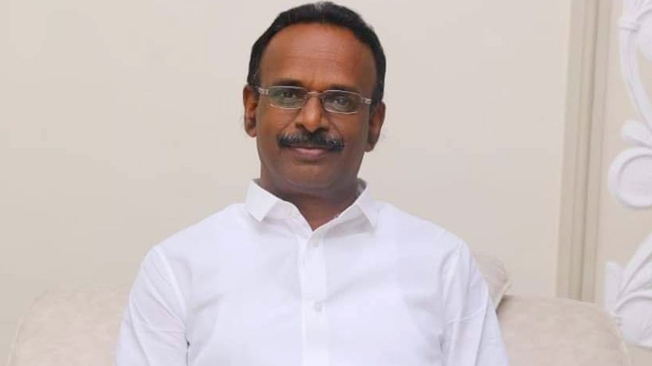 వైసీపీ సస్పెన్షన్ వేటు వేయడంతో మాజీ ఎమ్మెల్యే పీవీ సిద్ధారెడ్డి కంటతడి.. ఏమన్నారో తెలుసా? వైసీపీ సస్పెన్షన్ వేటు వేయడంతో మాజీ ఎమ్మెల్యే పీవీ సిద్ధారెడ్డి కంటతడి.. ఏమన్నారో తెలుసా?