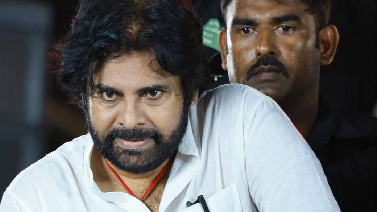 ఆ ప్రాంతంలో రోడ్లపై అమ్మాయిలను వేధిస్తున్న యువకులు.. చర్యలకు పవన్ కల్యాణ్ ఆదేశం ఆ ప్రాంతంలో రోడ్లపై అమ్మాయిలను వేధిస్తున్న యువకులు.. చర్యలకు పవన్ కల్యాణ్ ఆదేశం