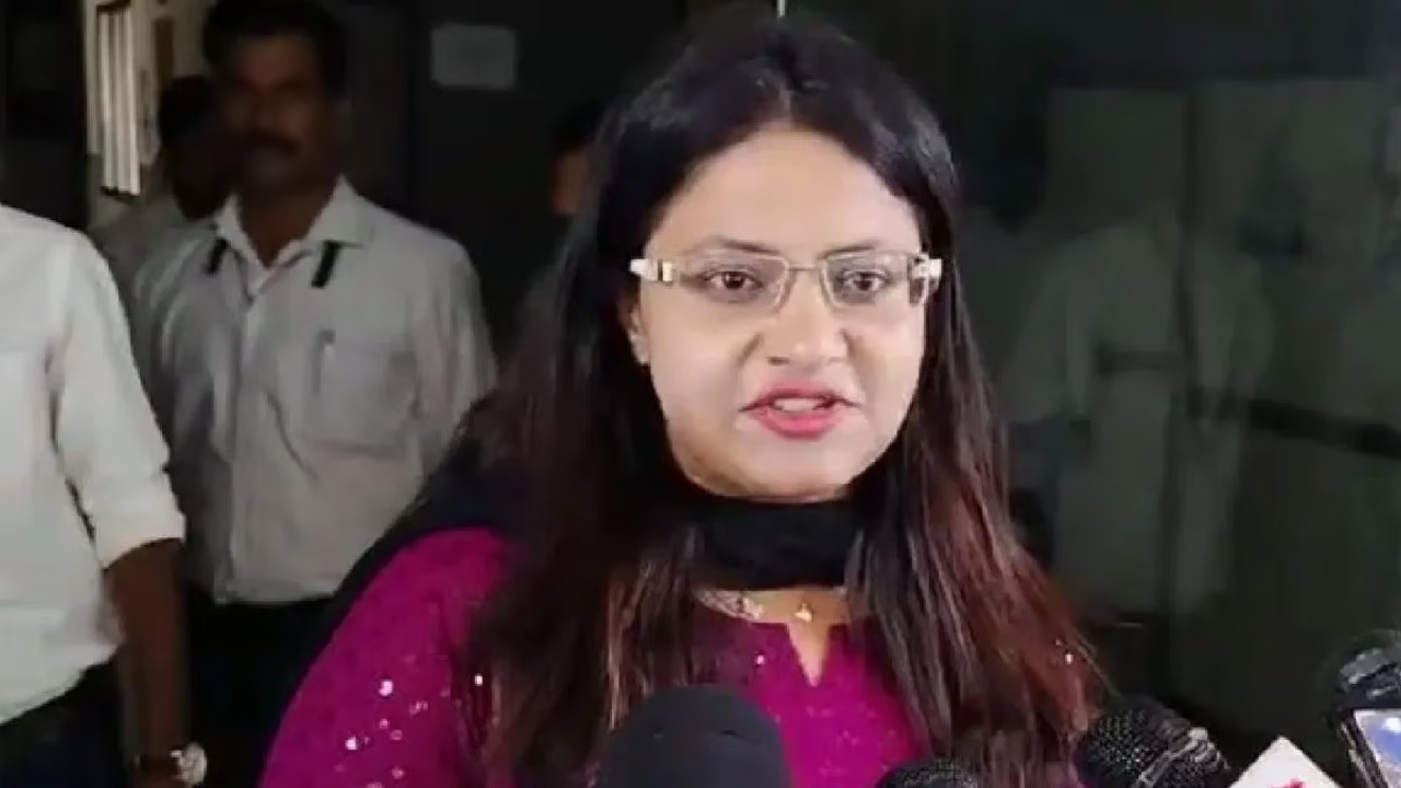 నన్ను దోషిగా నిరూపించాలనుకోవడం తప్పు: మీడియాపై ట్రైనీ ఐఏఎస్ పూజా ఖేద్కర్ ఫైర్ నన్ను దోషిగా నిరూపించాలనుకోవడం తప్పు: మీడియాపై ట్రైనీ ఐఏఎస్ పూజా ఖేద్కర్ ఫైర్
