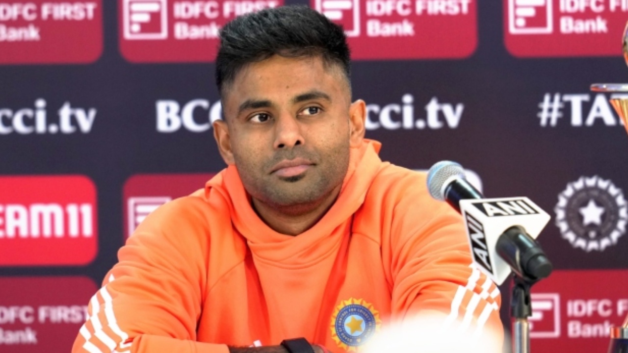 Team India : ‘సూర్యకుమార్ యాదవ్ తాత్కాలిక కెప్టెనే.. సరైన నాయకుడు అతడే..’ Team India : ‘సూర్యకుమార్ యాదవ్ తాత్కాలిక కెప్టెనే.. సరైన నాయకుడు అతడే..’