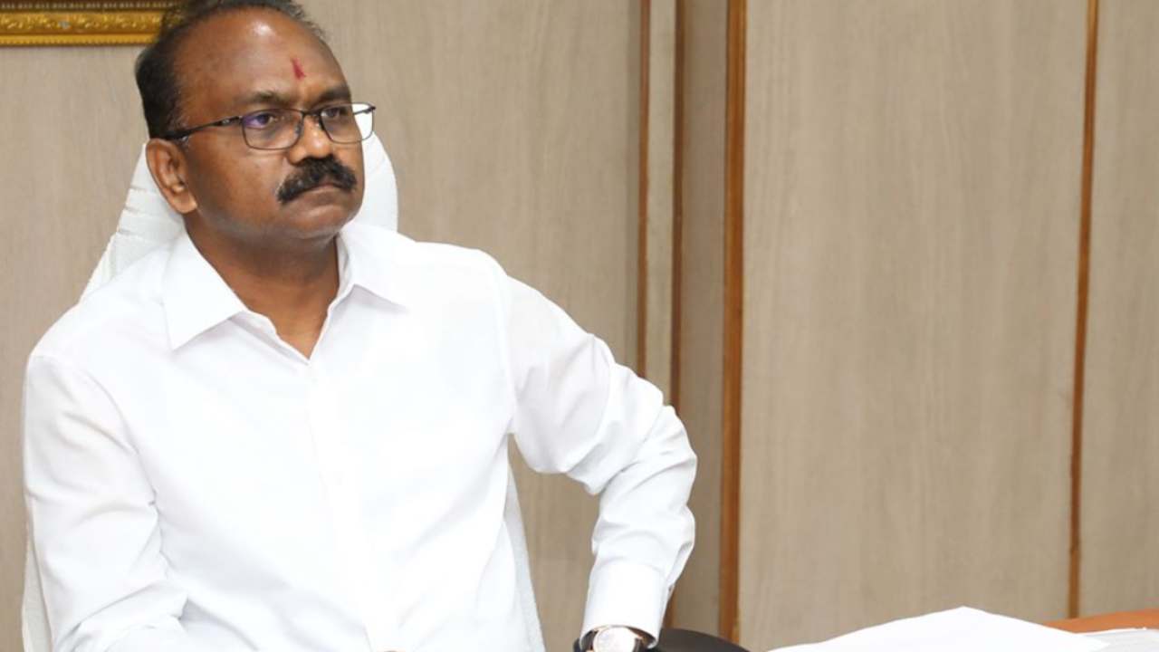 శ్రీవారి లడ్డూకి పూర్వవైభవం తీసుకొస్తాం.. త్వరలోనే హోటల్స్కు కొత్త పాలసీ.. : టీటీడీ ఈవో శ్యామలరావు శ్రీవారి లడ్డూకి పూర్వవైభవం తీసుకొస్తాం.. త్వరలోనే హోటల్స్కు కొత్త పాలసీ.. : టీటీడీ ఈవో శ్యామలరావు