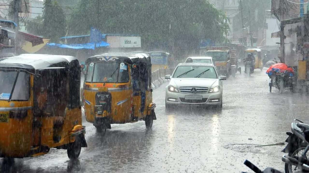 తెలంగాణలో ఆ ఐదు జిల్లాల్లో ఇవాళ అతిభారీ వర్షాలు.. కీలక హెచ్చరికలు చేసిన వాతావరణ శాఖ తెలంగాణలో ఆ ఐదు జిల్లాల్లో ఇవాళ అతిభారీ వర్షాలు.. కీలక హెచ్చరికలు చేసిన వాతావరణ శాఖ