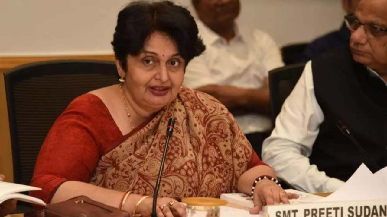 UPSC Chairman : యుపీఎస్సీ నూతన చైర్మన్గా ఏపీ కేడర్కు చెందిన సీనియర్ ఐఏఎస్ అధికారిణి UPSC Chairman : యుపీఎస్సీ నూతన చైర్మన్గా ఏపీ కేడర్కు చెందిన సీనియర్ ఐఏఎస్ అధికారిణి