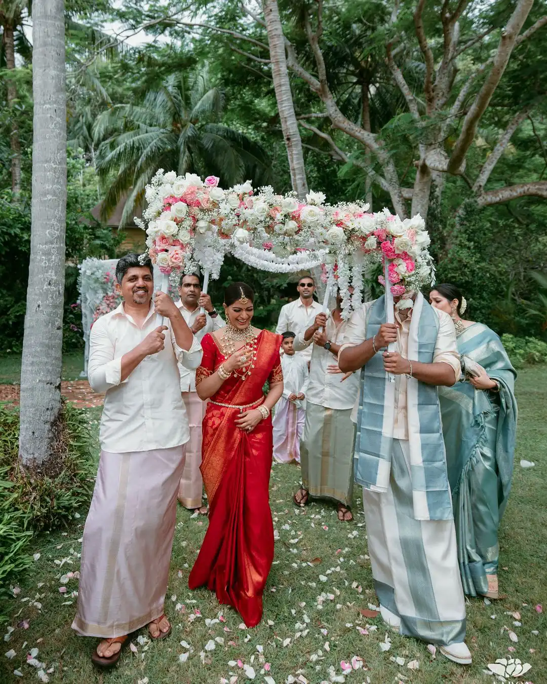 Varalaxmi Sarathkumar Nicholai Sachdev Wedding Photos