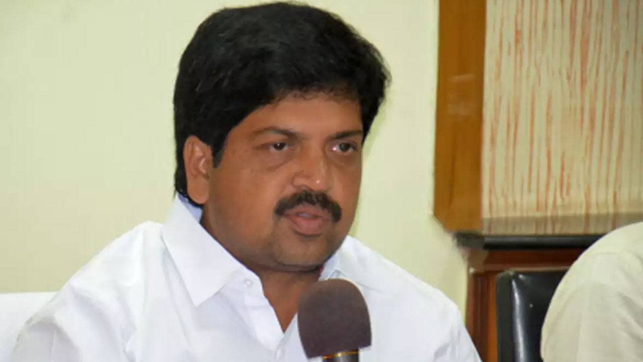 వాళ్లకు వణుకు పుట్టేలా వ్యవస్థలను బాగు చేస్తున్నాం: కొల్లు రవీంద్ర వాళ్లకు వణుకు పుట్టేలా వ్యవస్థలను బాగు చేస్తున్నాం: కొల్లు రవీంద్ర