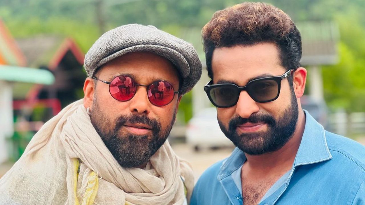 NTR Dance : ఎన్టీఆర్ డ్యాన్స్ గురించి తెగ పొగిడేసిన బాలీవుడ్ కొరియోగ్రాఫర్.. దేవరలో ఎన్టీఆర్ డ్యాన్స్.. NTR Dance : ఎన్టీఆర్ డ్యాన్స్ గురించి తెగ పొగిడేసిన బాలీవుడ్ కొరియోగ్రాఫర్.. దేవరలో ఎన్టీఆర్ డ్యాన్స్..