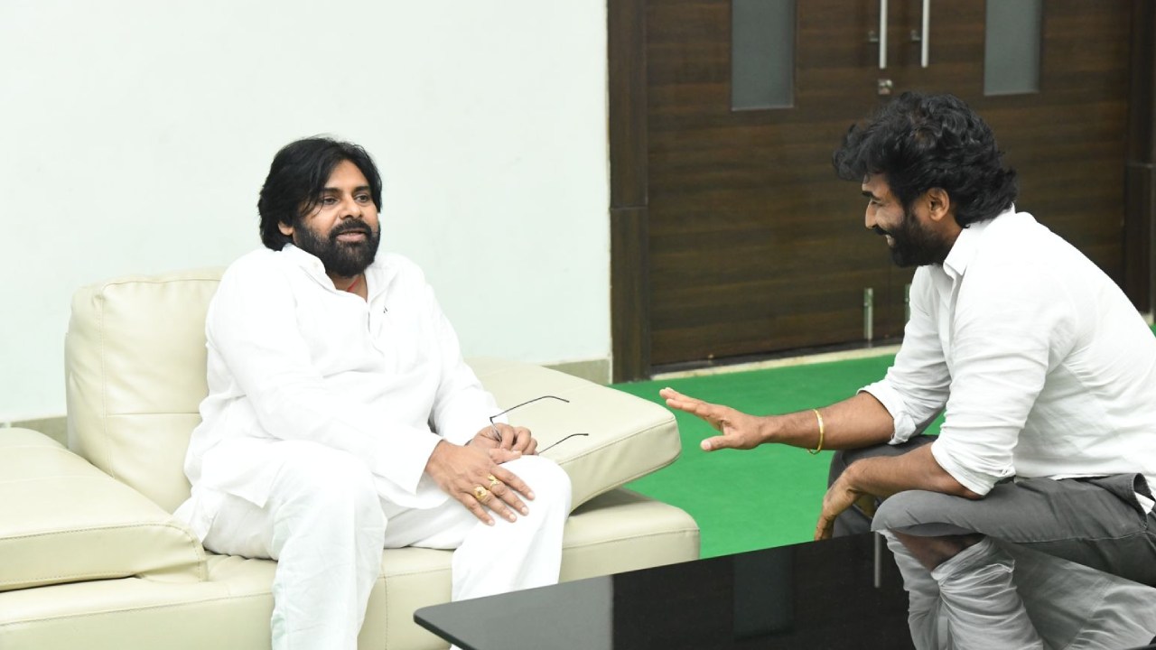 Pawan Kalyan – RK Sagar : పవన్ కళ్యాణ్ ని కలిసిన మొగలిరేకులు RK సాగర్.. తెలంగాణాలో పార్టీ బలోపేతం కోసం.. Pawan Kalyan – RK Sagar : పవన్ కళ్యాణ్ ని కలిసిన మొగలిరేకులు RK సాగర్.. తెలంగాణాలో పార్టీ బలోపేతం కోసం..