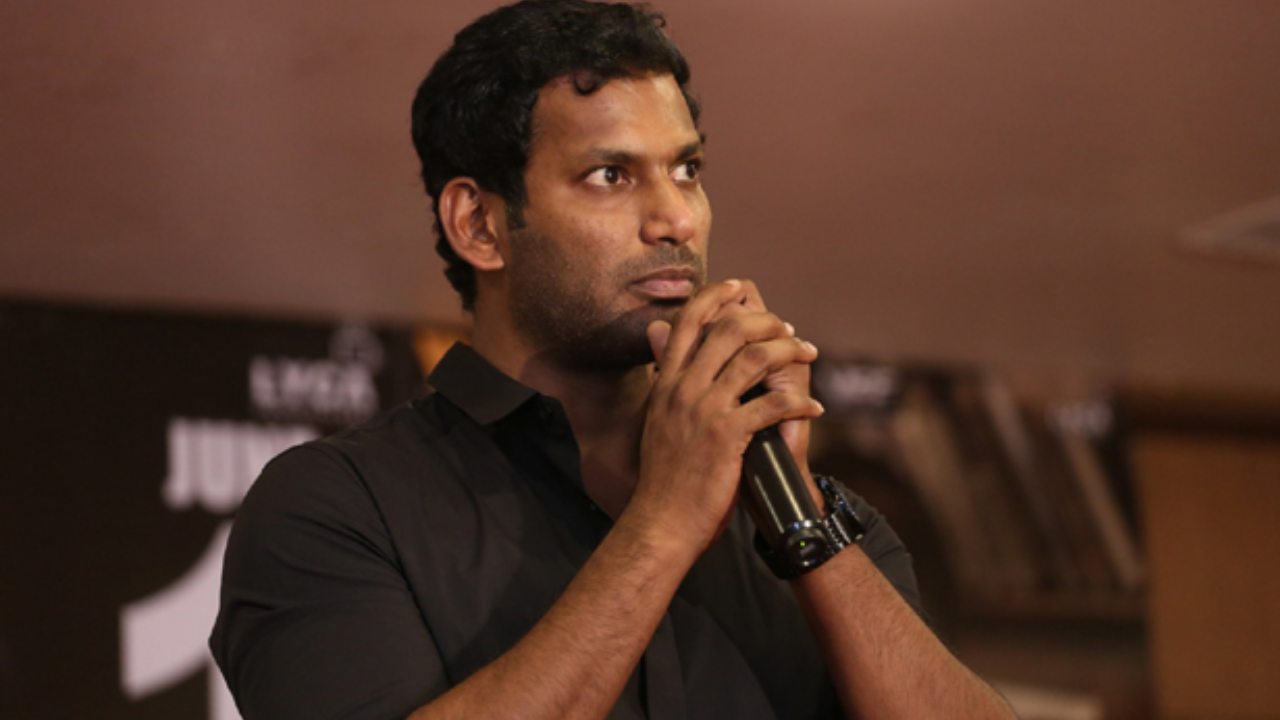 Vishal : విశాల్తో సినిమాలు తీయిద్దని నిర్మాతల నిర్ణయం.. చేస్తాను ఆపేందుకు ట్రై చేయండి అంటూ వార్నింగ్.. Vishal : విశాల్తో సినిమాలు తీయిద్దని నిర్మాతల నిర్ణయం.. చేస్తాను ఆపేందుకు ట్రై చేయండి అంటూ వార్నింగ్..