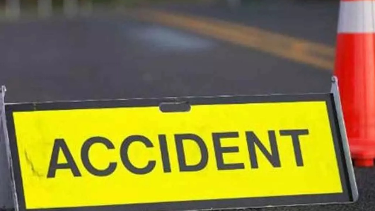 Kazipet Accident : మాజీ ఎమ్మెల్యే రాజయ్య కారు ఢీకొని మహిళ మృతి..! Kazipet Accident : మాజీ ఎమ్మెల్యే రాజయ్య కారు ఢీకొని మహిళ మృతి..!